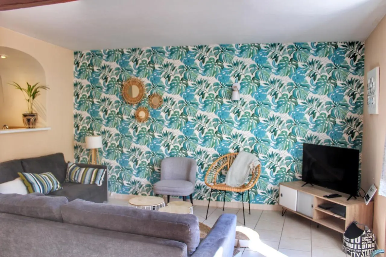 La Maison Bleue Lautrec 0*,  Francia